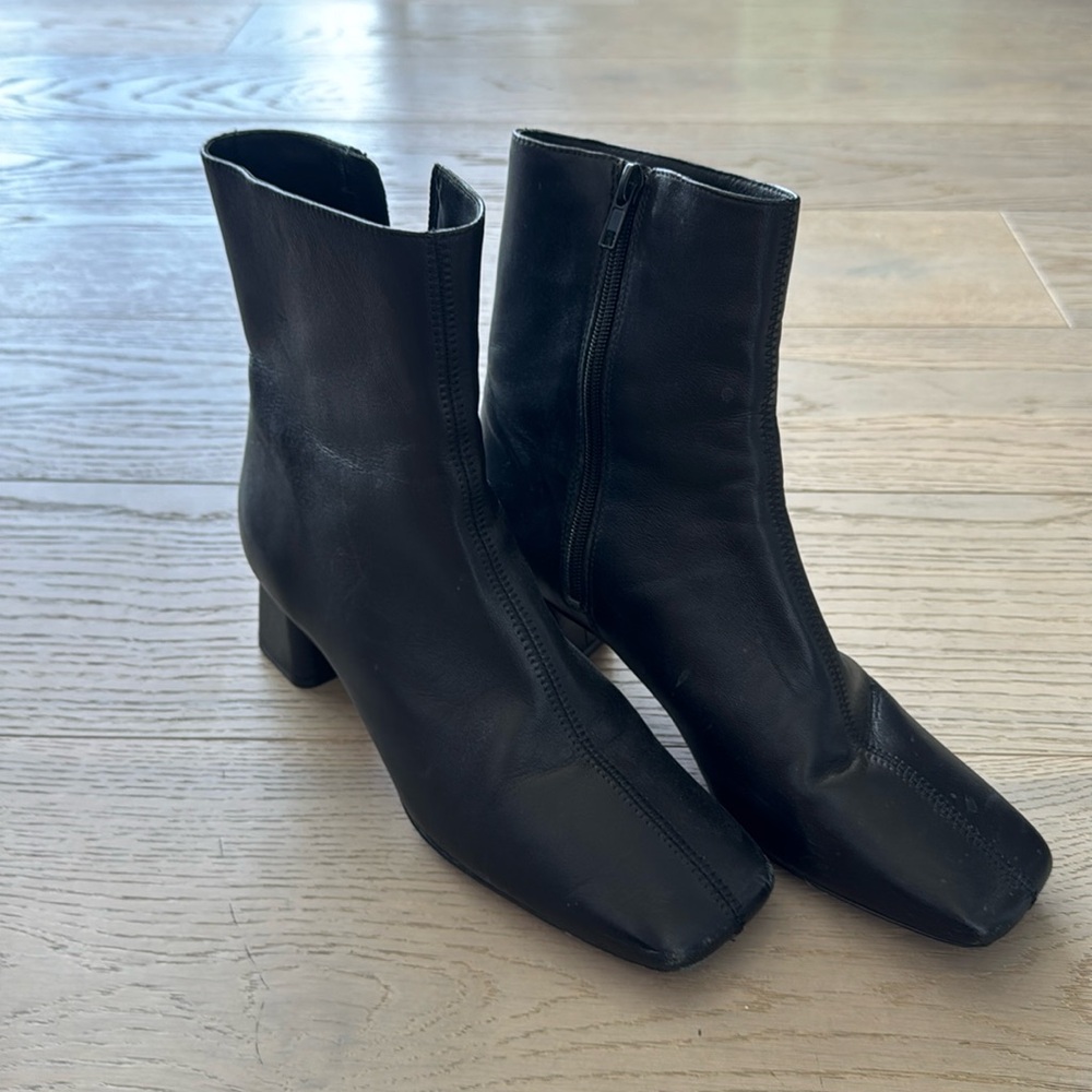 Vince black leather heeled boots size USA 9